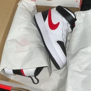 Court Borough Mid 2. Brand New. Size 6c. White/University Red-Black